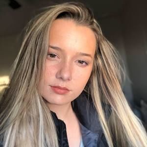 Meet your Posher, Yasmine